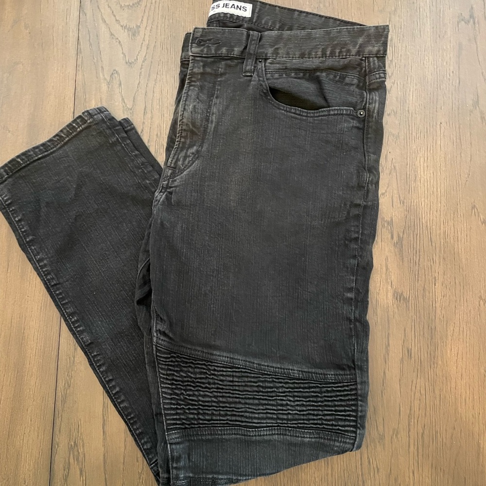 Express Rocco Men’s Slim Fit Skinny Leg Black denim jeans. 36x32